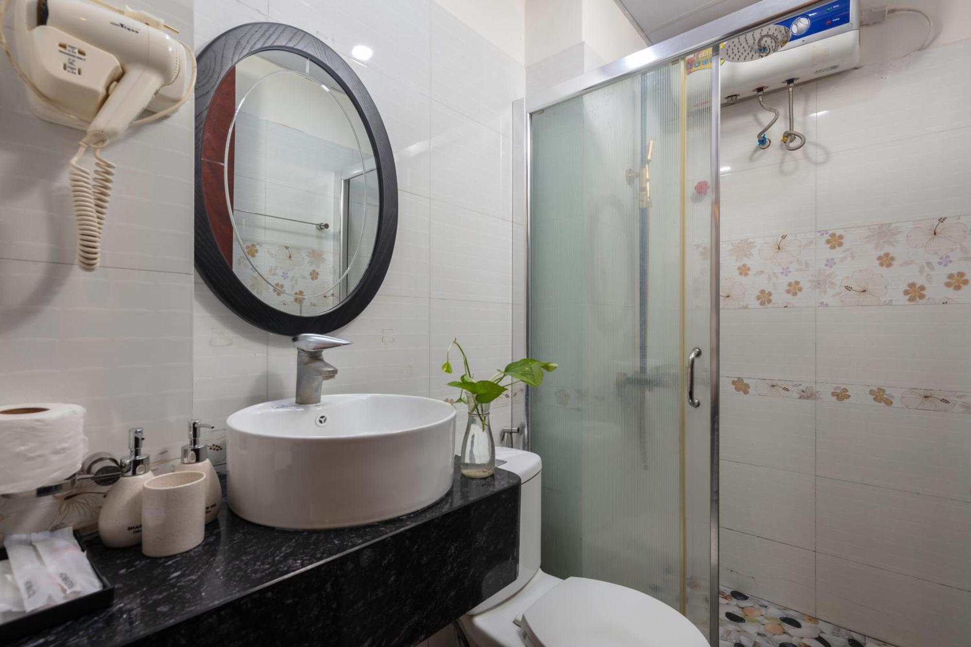 Queen Light Hotel Hanoi Bagian luar foto