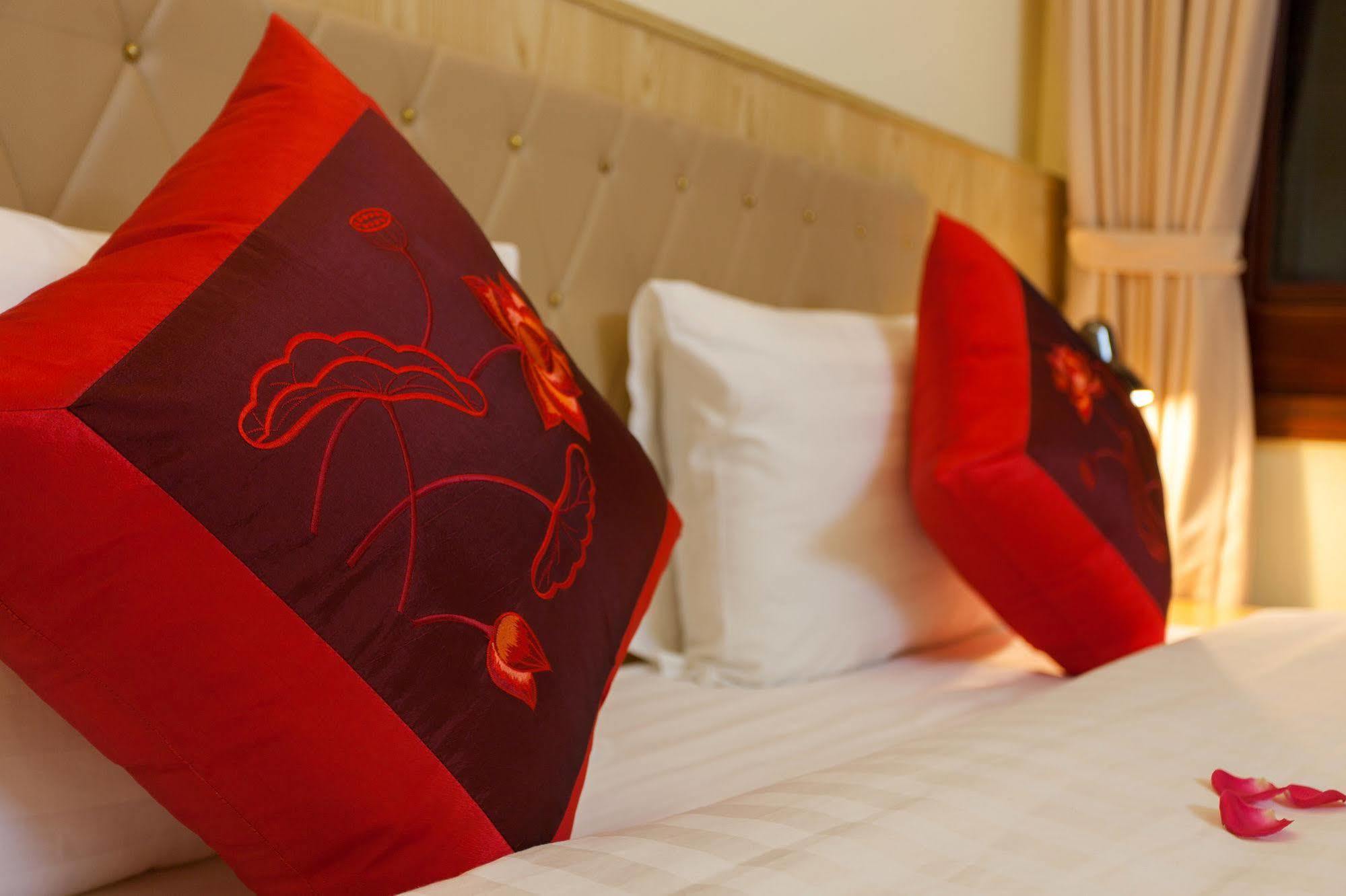 Queen Light Hotel Hanoi Bagian luar foto