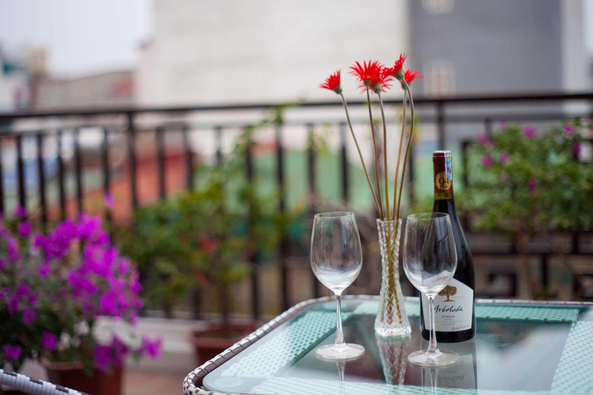 Queen Light Hotel Hanoi Bagian luar foto