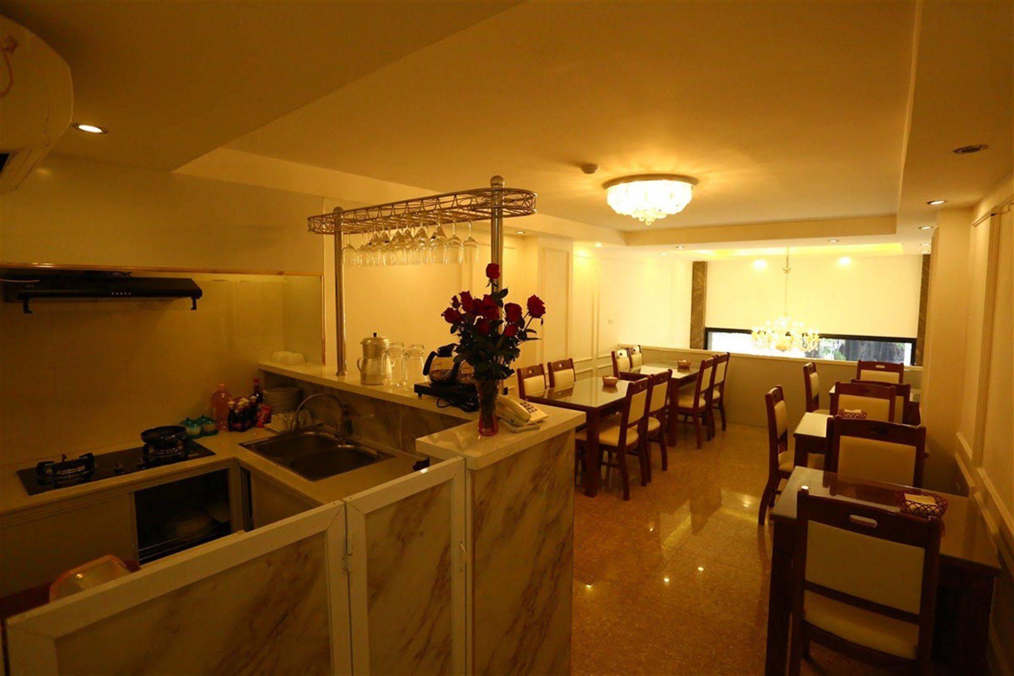 Queen Light Hotel Hanoi Bagian luar foto